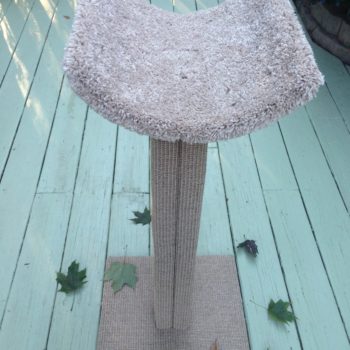 Scratching Post with Scooped Bed